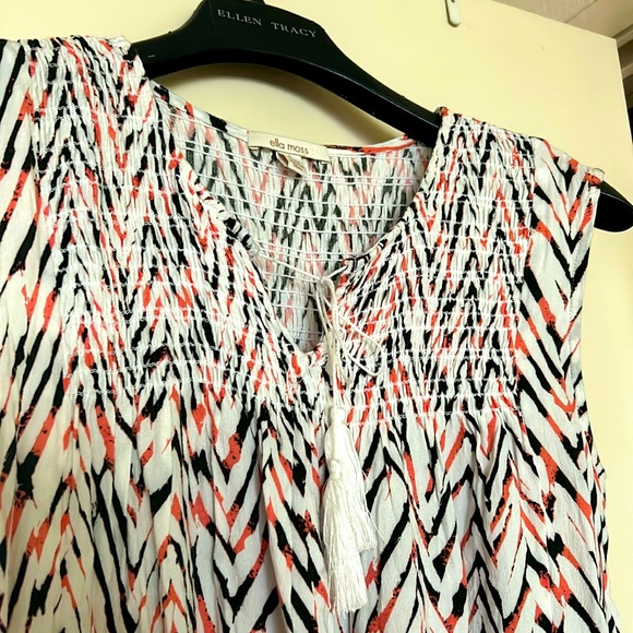 ❤️NWOT.  Ella Moss ladies abstract design, lightweight sleeveless blouse. - Picture 3 of 8